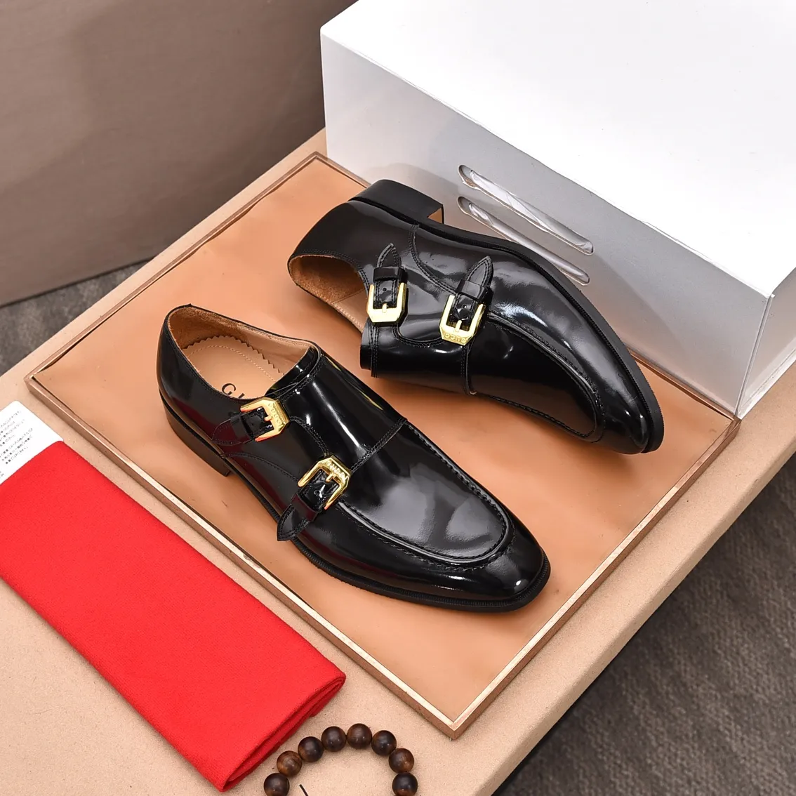 Men's shoes 💰560 (high-end, all cowhide) GUCCI high-end formal leather shoes, original imported fabrics from Italy, cowhide lining, original hardware. I believe you will be struck by it from the first moment you see it. The avant-garde atmosphere can no longer fully interpret its elegance. AAA grade rubber outsole, super comfortable. Original counter last, ensuring its original version and quality. The simple upper ensures its comfort and breathability. A pair of truly good shoes has its own unique soul, famous quality, regular size 38-44 (45 46 customized)